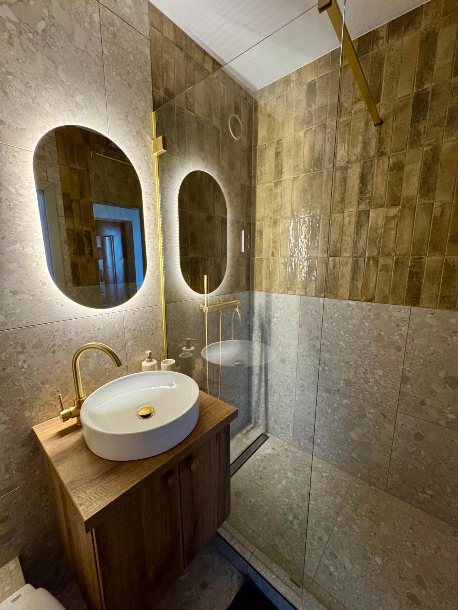Panorama View Deluxe Apartment เวสเปรม ภายนอก รูปภาพ
