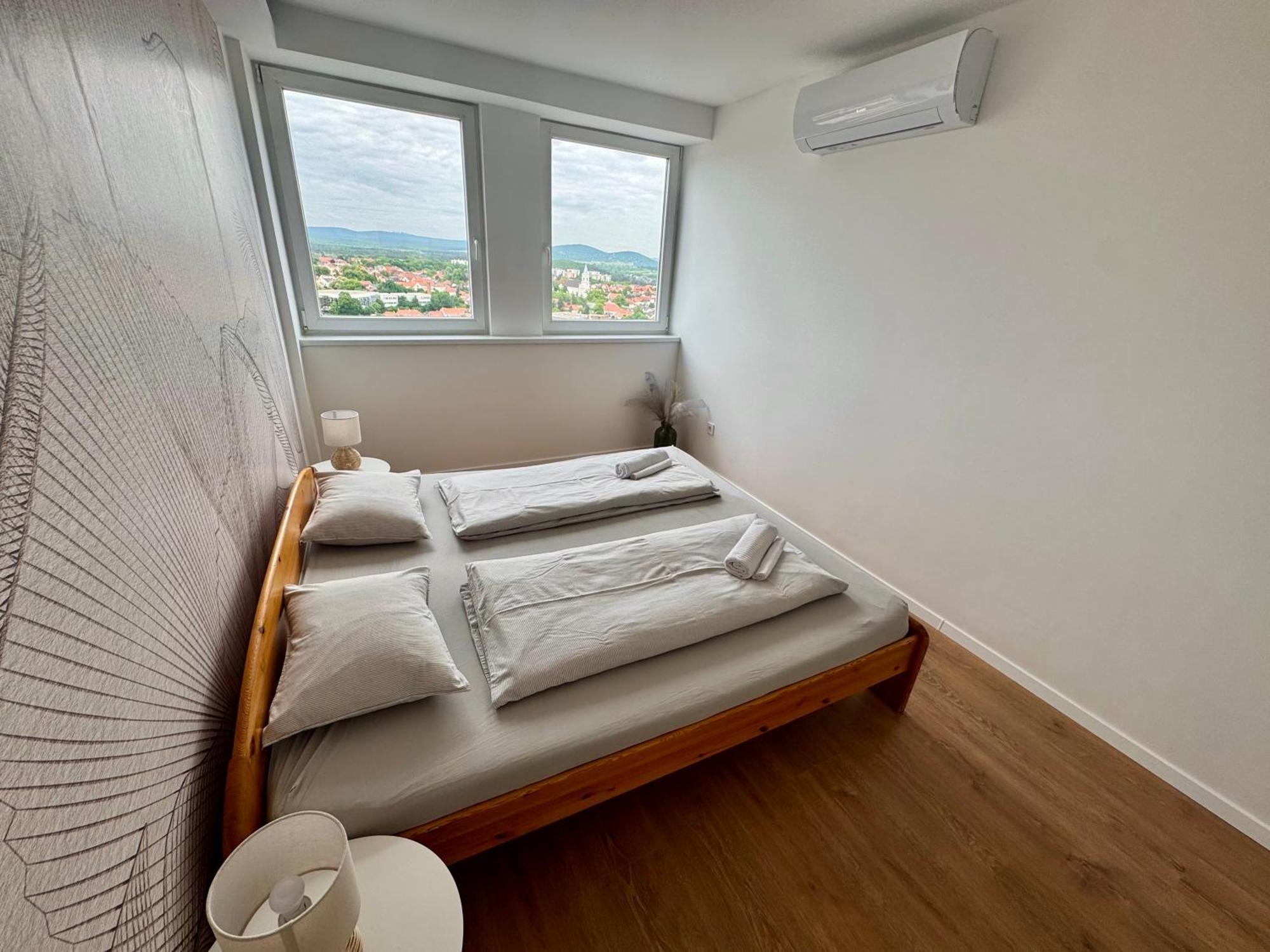 Panorama View Deluxe Apartment เวสเปรม ภายนอก รูปภาพ
